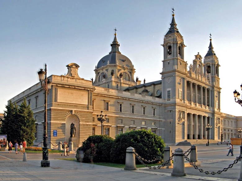 Catedrala Almudena din Madrid