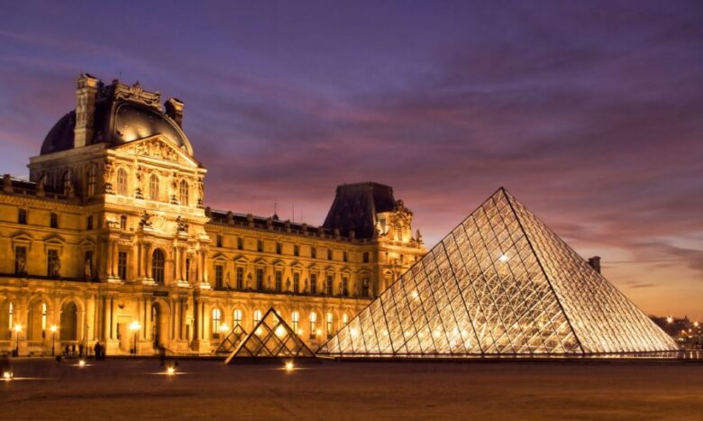 Iată ce să vizitezi în Paris: Muzeul Luvru