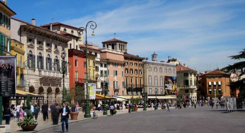 Locuri de vizitat în Verona Piazza Bra