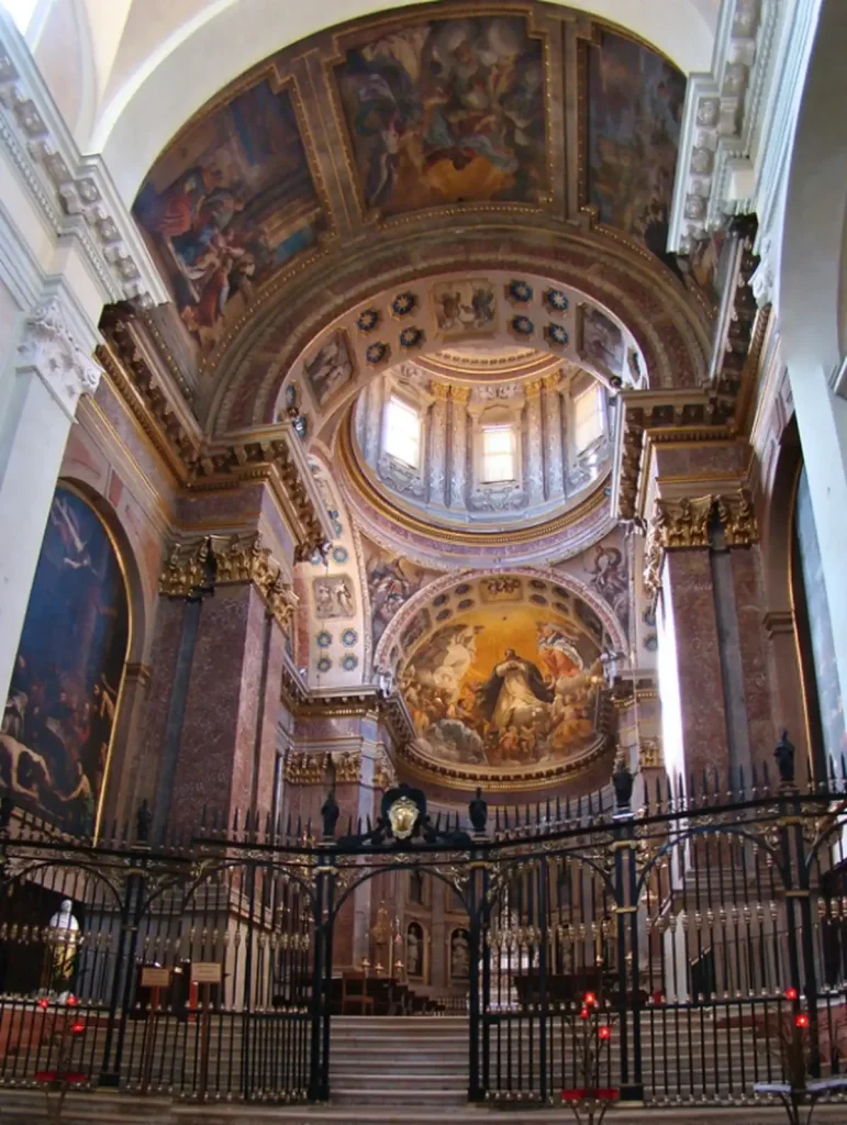 Basilica di San Domenico în interior