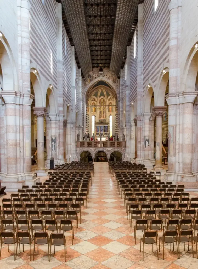 Basilica di San Zeno în interior