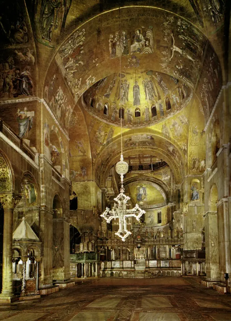 Bazilica Sfântul Marcu din Veneția în interior