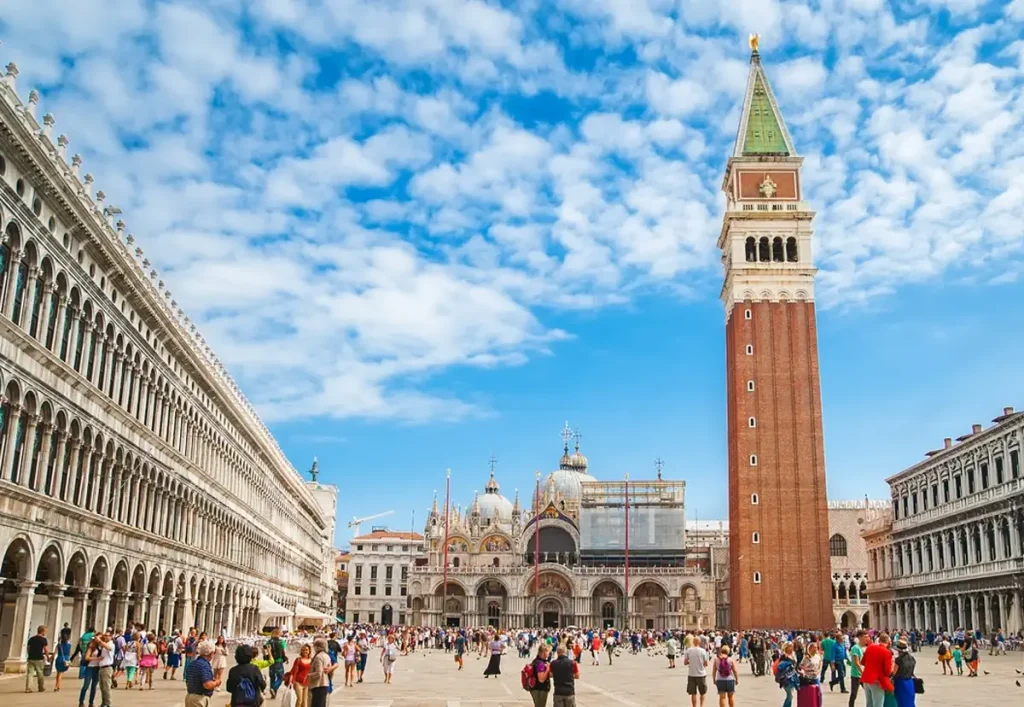Ce să vizitezi în Veneția Campanila San Marco