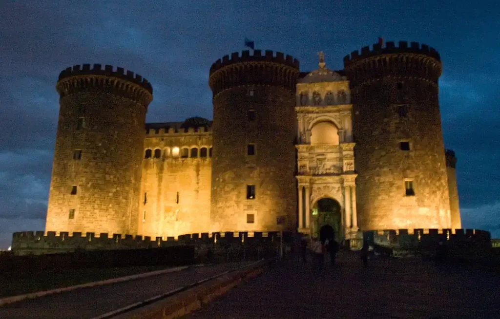 Obiective turistice Napoli Castel Nuovo