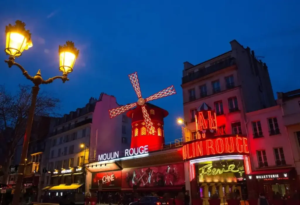Ce să vizitezi în Paris Moulin Rouge