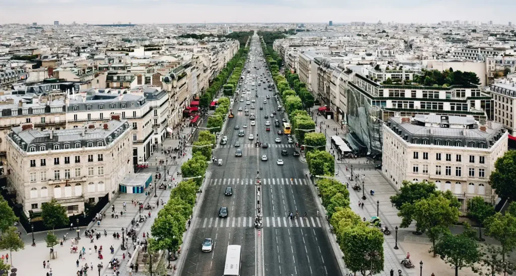 Unde să mergi în Paris Champs-Élysées