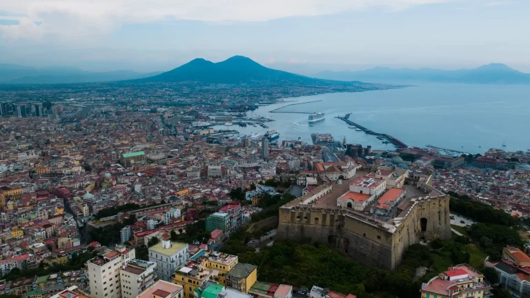 Obiective turistice Napoli: cele mai frumoase locuri de vizitat în capitala pizzei