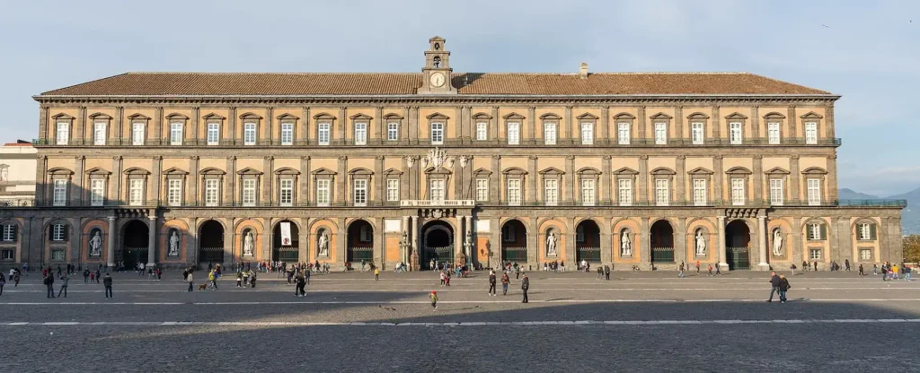Ce să vizitezi în Napoli Palatul Regal